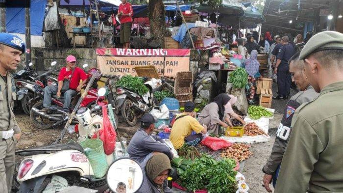 20231206 Pedagang Yang Memakan Badan Jalan